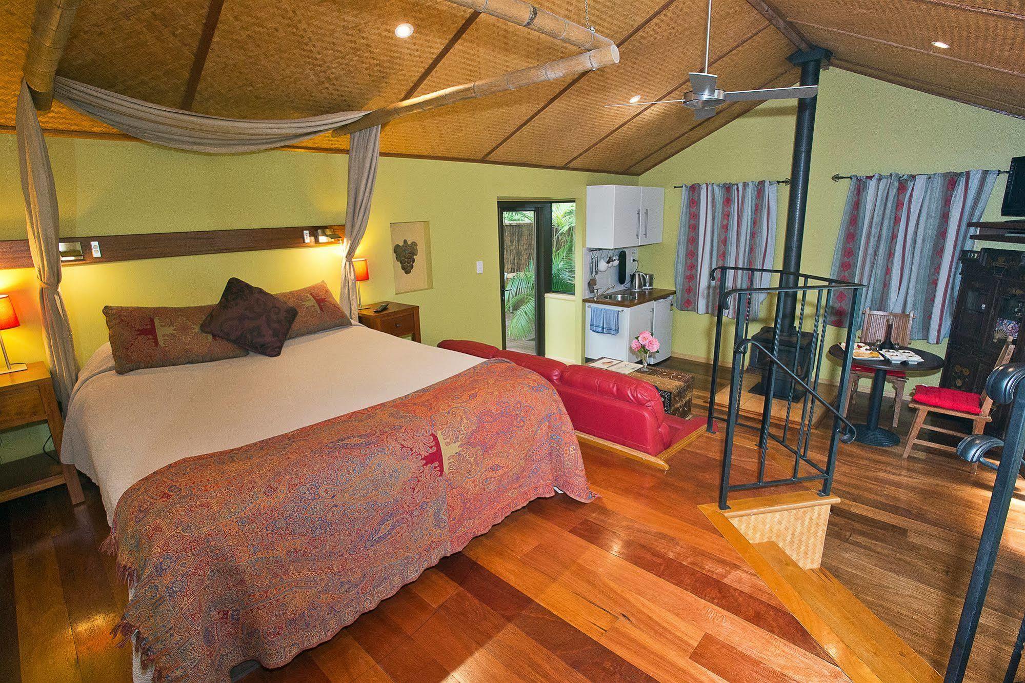 Witches Falls Cottages ภูเขาแทมโบรีน ภายนอก รูปภาพ