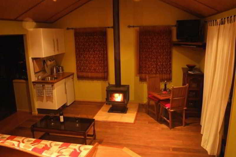Witches Falls Cottages ภูเขาแทมโบรีน ภายนอก รูปภาพ